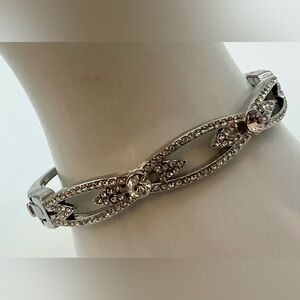 DAINTY SILVER TONE CLEAR RHINESTONE  RHINESTONE HINGED BANGLE BRACELET